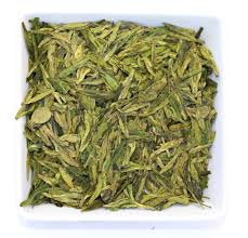 O verde longjing do chá do xihu fresco da folha de chá fermentou processando o tipo idade nova