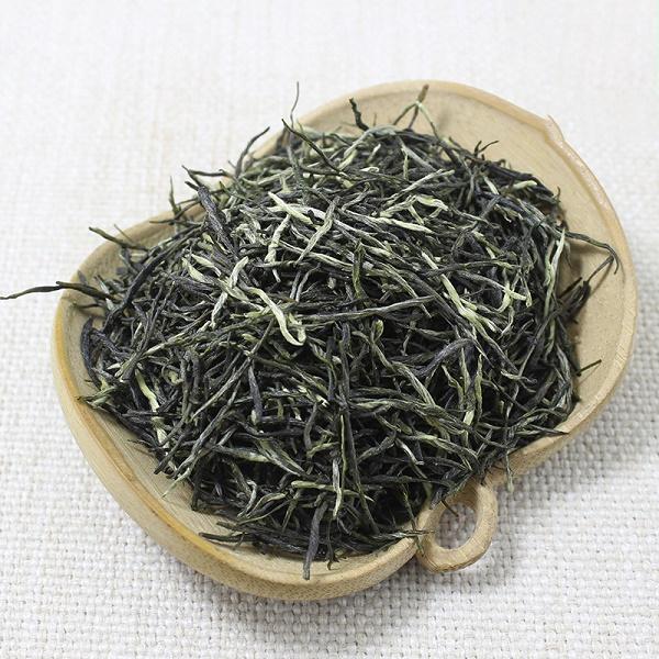 Chá de Xinyangmaojian da província de Henan, levemente obscuridade - folhas de chá verdes frescas verdes