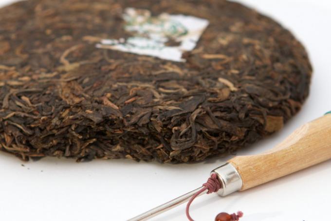 Chá selvagem de Puerh do gosto maduro grosso marrom e brilhante com aroma ativo e alto