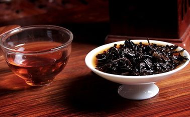 China Tijolo maduro do chá de Puerh do aroma liso, o antienvelhecimento e moderar de Puerh do chá fornecedor