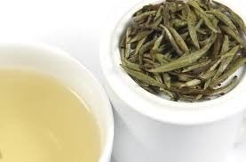 China Chá branco da agulha de prata antienvelhecimento, chá de prata orgânico da agulha para os ossos fortes fornecedor