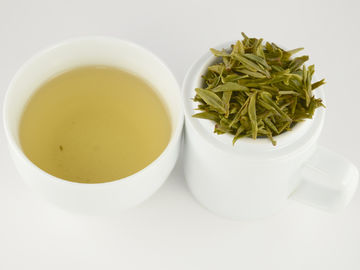 China Chá orgânico ensacado do poço do dragão do chá verde com a folha de chá fresca da forma curvada fornecedor