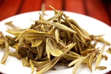 China Urina lisamente o chá de Huangshan Maofeng, chá verde amarelado de Huang Shan Mao Feng do verde fábrica