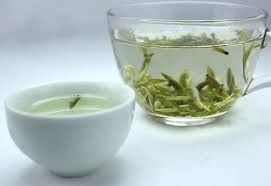 China Refrescamento amarelo chinês do chá da leve fragrância e bebida antipirética fábrica