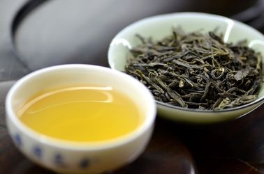 China Folhas de chá fracas do chá amarelo chinês da montanha alta com uma aparência brilhante fábrica